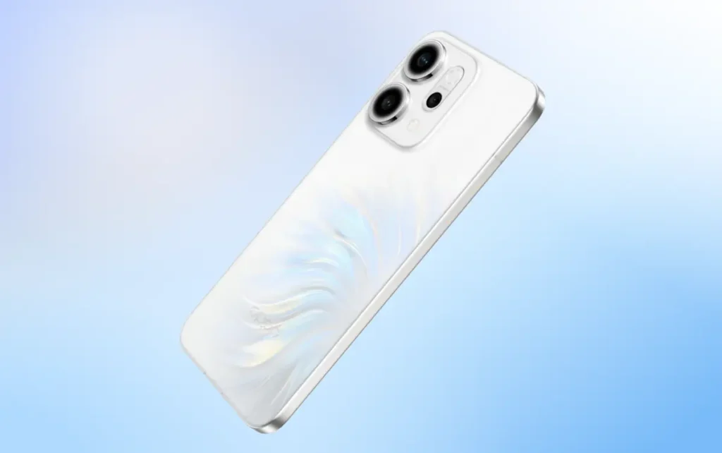 OPPO Reno 14 Pro display with 120Hz refresh rate under sunlight